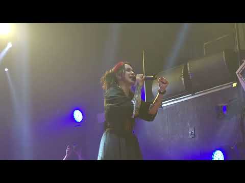 Видео: RAVDINA - В сентябре (клуб "Pravda" 9.10.2025)