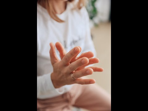 Видео: Короткий Фельденкрайз-урок. Пальцы назад