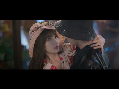 Видео: Она упала и сделала вид, что вывихнула лодыжку, а профессор попал в «ловушку красоты».