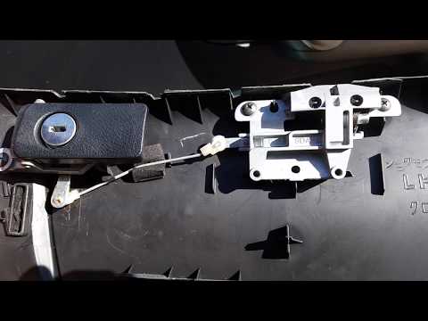 Видео: Honda Accord cl 7- cl 9 Открываем бардачок без ключа, избавляемся от провисания бардачка.