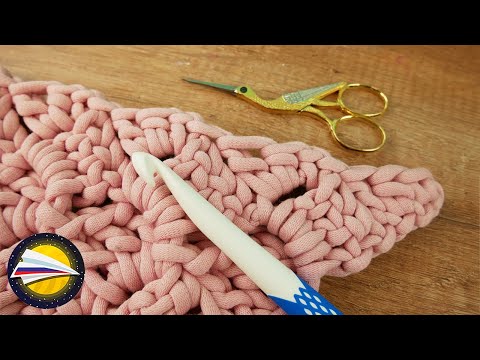 Видео: Узор из угла в угол с ровным краем | Вязание крючком