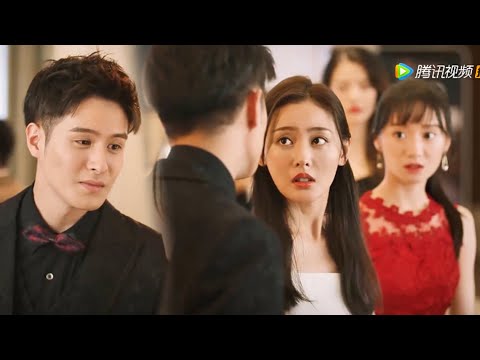 Видео: Жену после развода высмеивали за нежелательность, но президент публично за ней ухаживал