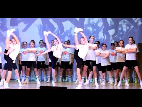 Видео: Ты посмотри на нас. Огоньки. "Танец для мамы". Дворец детского творчества. Таганрог. 25.11.2023