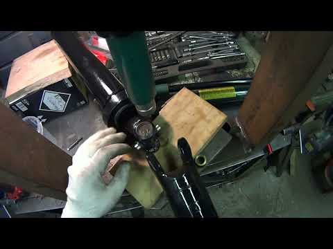 Видео: Audi 100 C3 quattro 1986 г. Сборка, установка кардана.