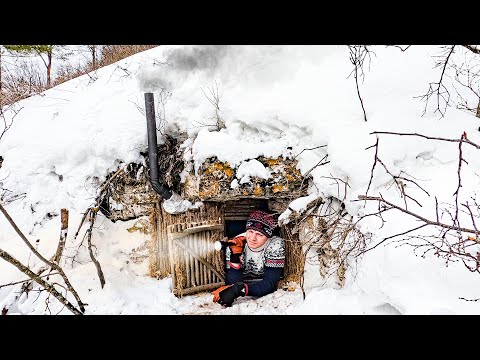 Видео: Как пережить ХОЛОДНУЮ ЗИМНЮЮ НОЧЬ в ПЕЩЕРЕ | Начинаю новый проект