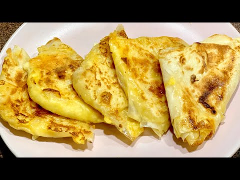 Видео: Банички на тиган - бърза и лесна рецепта / Пирожки - конвертики на сковороде -очень просто и быстро