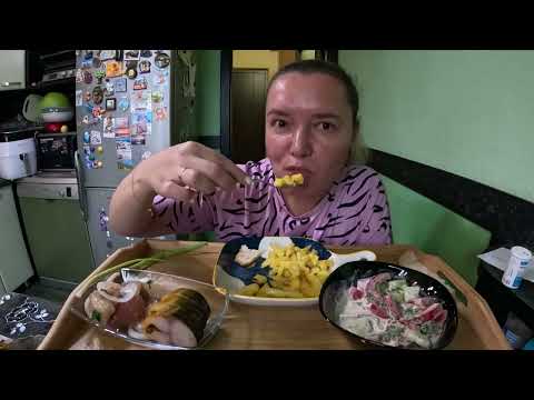 Видео: Жареная картошка, икра сельди маринованная с луком, скумбрия копченая #mukbang #еда #тожевкусно 