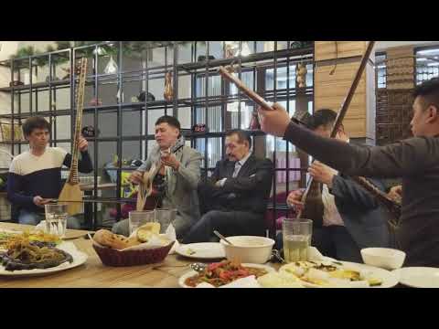 Видео: Uyghur songs performed by Ablekim Tursunov (Аблеким Турсунов)