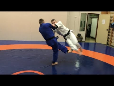 Видео: Дзюдо. Подсечки+комбинация. ОКУРИ АШИ БАРАЙ. Judo. Ashi waza. Ko uchi makikomi. Okuri Ashi Barai