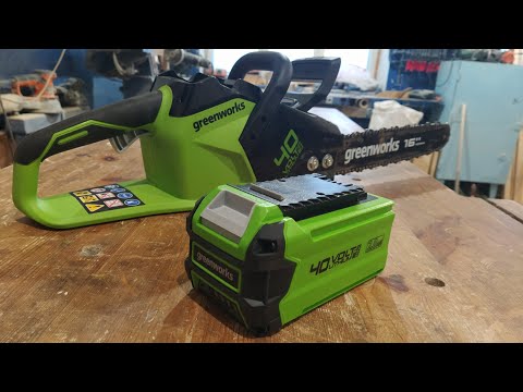 Видео: Аккумуляторная цепная пила Greenworks 40 вольт