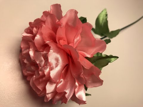 Видео: Пион из лент 🌸.  Ribbon peony 🌸. Peonia de la fita 🌸. פרחי סרט סאטן 🌺🌺