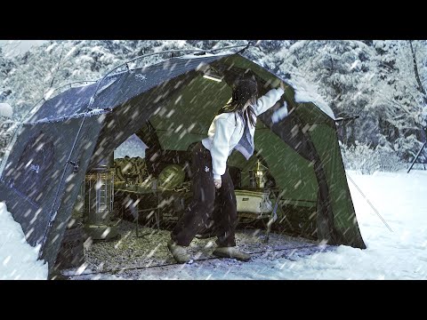 Видео: [SUB] Тяжелый снежный кемпинг! Палатки похоронены в снегу. Снег ASMR. Solo Camping vlog.