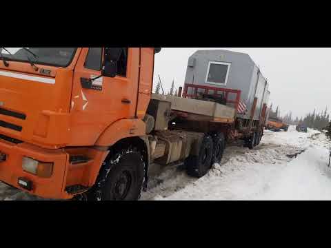 Видео: КамАЗ решил проехать через вскрывшийся ручей не в том месте. Выезд с зимника.