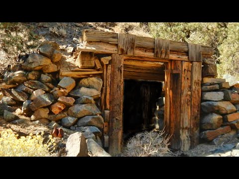 Видео: Исследуем многоуровневую шахту, заполненную артефактами: деревянные ящики с динамитом, редкие таб...