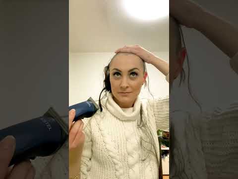 Видео: Стрижка налысо. Стрижка под 0. Самая стильная женская стрижка. TOTAL SHAVE.SHAVING HEAD. Glatze.