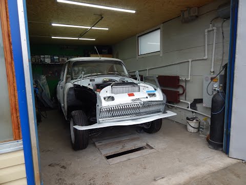 Видео: ГАЗ 21 покраска задних крыльев.