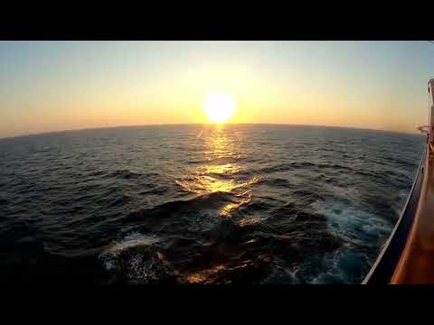 Видео: Круиз Мано Сапанут, июль 2024. Хайфа - Родос - Санторини. Рассвет после полнолуния