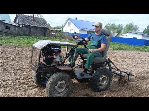 Видео: Боронование, ежирование картофеля самодельным минитрактором.