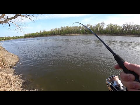 Видео: Местный Дед показал новые места!!!  Интересная рыбалка на СПИННИНГ!