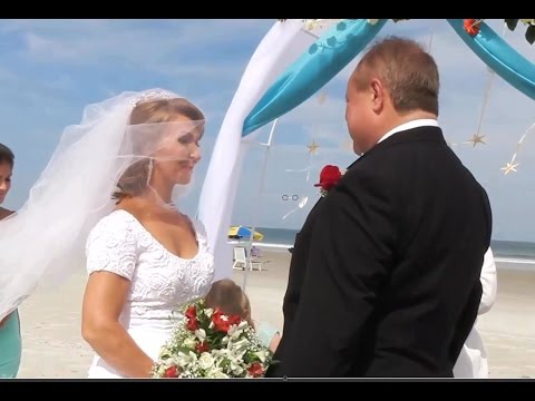 Видео: Ирочка выходит замуж. Американо-русская свадьба у океана .