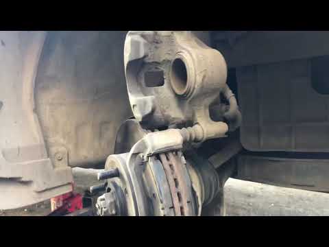 Видео: Причина свиста и замена передних колодок на автомобиле Hyundai Accent