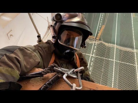 Видео: Пожарный отрезан огнем / вариант самоспасания