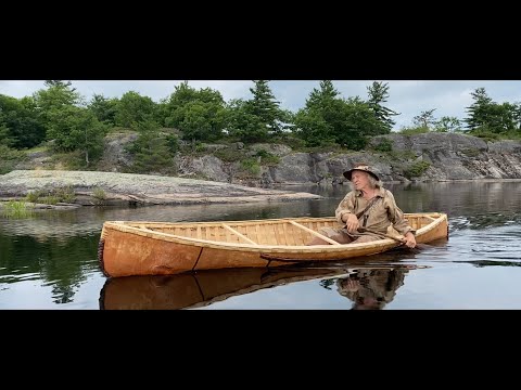 Видео: Первое плавание: строительство каноэ из бересты завершено! |Культура коренных народов |Сделай сам...