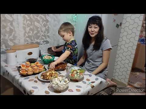 Видео: Наш новогодний 🎄стол! Пицце 🥘 быть), но не долго)))))