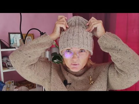 Видео: Шапка с универсальной макушкой, количество петель кратно 10 /Носите как хотите! Описание