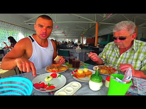 Видео: ЗАТОКА! ПЕРВЫЙ ЗАВТРАК В ОТЕЛЕ. СМОТРИМ ЧЕМ КОРМЯТ...
