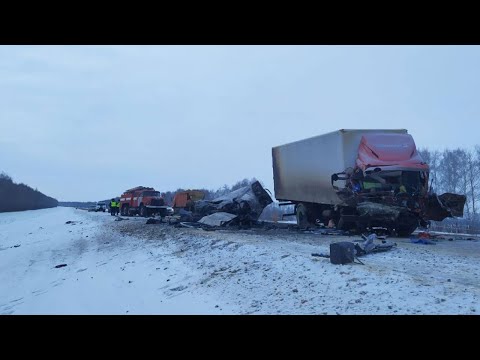 Видео: Шесть человек погибли в ДТП с участием "Газели" и грузовика на трассе в Тамбовской области