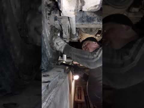 Видео: Приспособление по выбиванию реактивных тяг в камазе