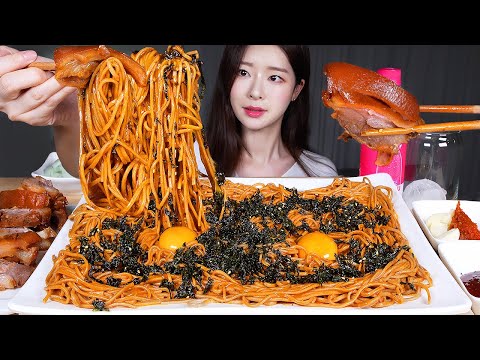 Видео: ASMR MUKBANG | Острая лапша с маслом периллы от Чонгука из BTS (Макгуксу) ★ Свиные ножки 😋