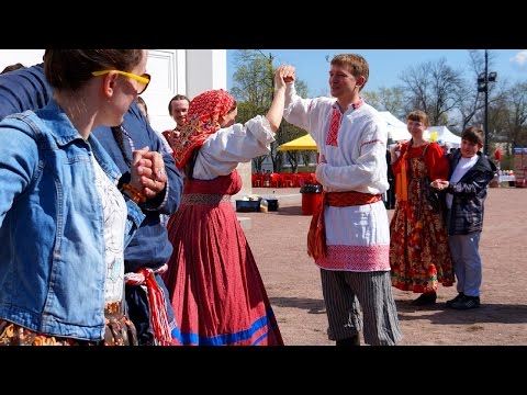 Видео: Плясы до упаду! Русские народные танцы и хороводы .