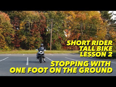 Видео: Низкорослые мотоциклисты: остановка с одной ногой на земле