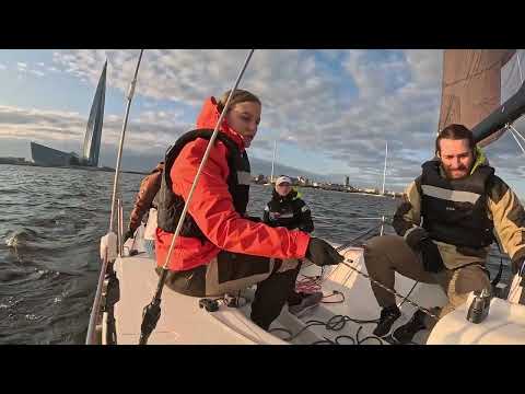 Видео: Неспешная тренировка на парусной яхте SV20