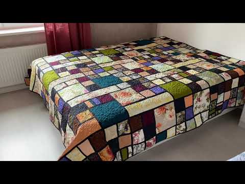 Видео: Ч.3 Лоскутное покрывало из полос и квадратов готово. Идем в гости проведать мое покрывало:уход,отзыв