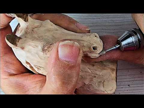 Видео: Мастерство работы с Dremel: Вырезаем деревянную голову лошади