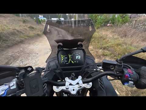 Видео: Мотоцикл VOGE DS 625 X Обзор в реальных горно-полевых условиях.