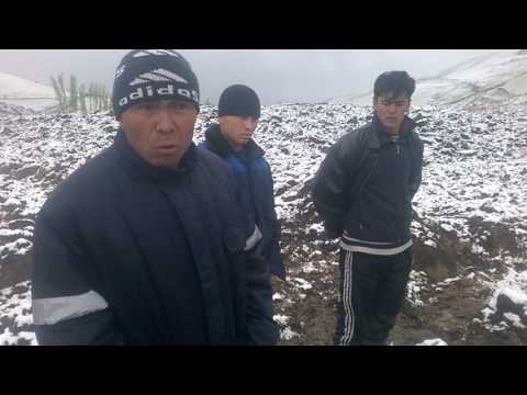 Видео: Аюу айылындакы жер кочку айынан суу баскан уйлор.