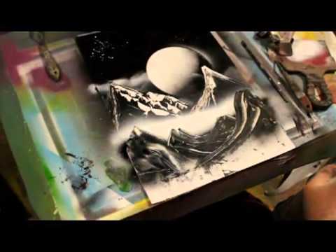 Видео: Черно белая