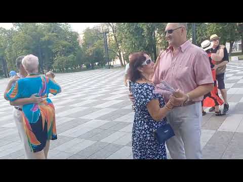 Видео: ОТЦВЕЛА ЛИПА БЕЛАЯ ВОТ И ВСТРЕТИЛИСЬ ВНОВЬ❤️ ТАНЦЫ❤