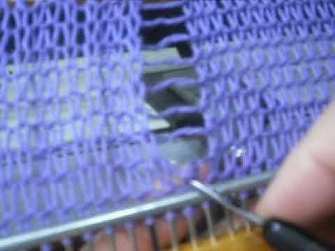 Видео: Резинка 2 2 на вязальной машине Рута 85.  2x2 ribbon on the knitting machine ''Ruta-85''.