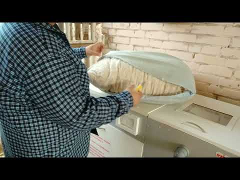 Видео: чистка подушек перьевых разного калибра 😎👌👍👍👍