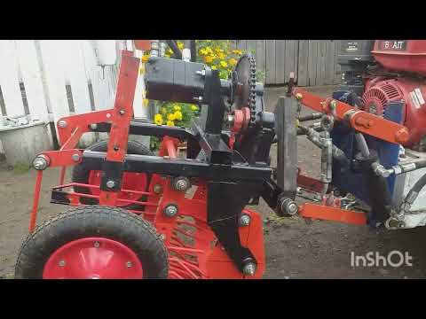 Видео: картофелекопалка с приводом от гидромотора для минитрактора