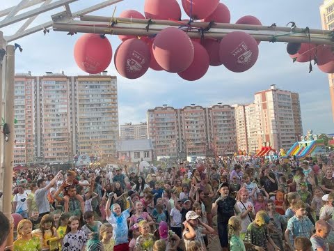 Видео: Праздник 8-летия мегарайона Южные Ворота в Томске