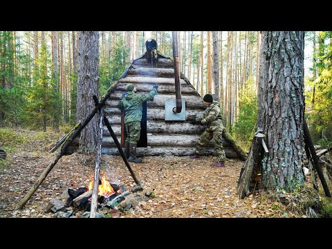 Видео: НЕ НУЖНЫ ИМ ТУРЦИЯ И МАЛЬДИВЫ | МОЛОДАЯ СЕМЬЯ ПОСТРОИЛА ДОМ В УРАЛЬСКОМ ЛЕСУ | БЫТ