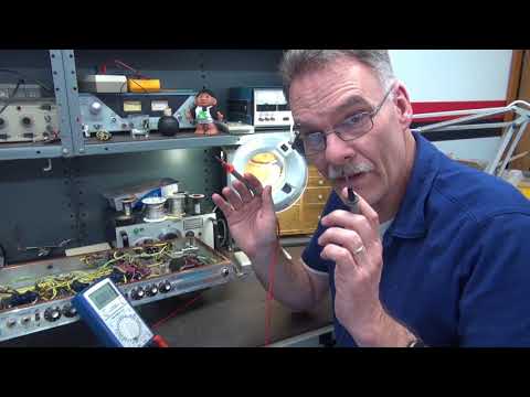 Видео: Как устранить шум ламповой гитары Fender Bassman 50 с усилителем 6L6 в мастерской по ремонту элек...