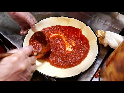 Видео: Американская еда - Лучшая пицца с глубоким блюдом в Чикаго!
