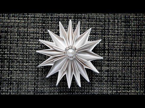 Видео: Объемная снежинка из бумаги ❄ Новогодние поделки